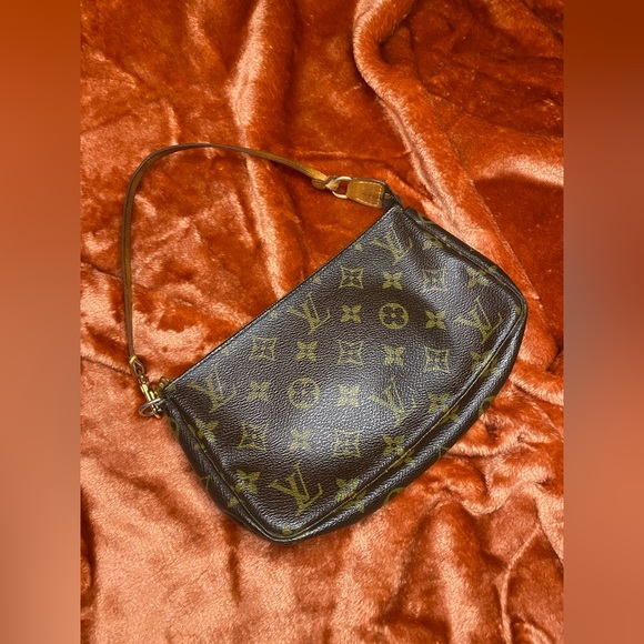 Louis Vuitton Vintage Monogram Pochette - Picture 2 of 7